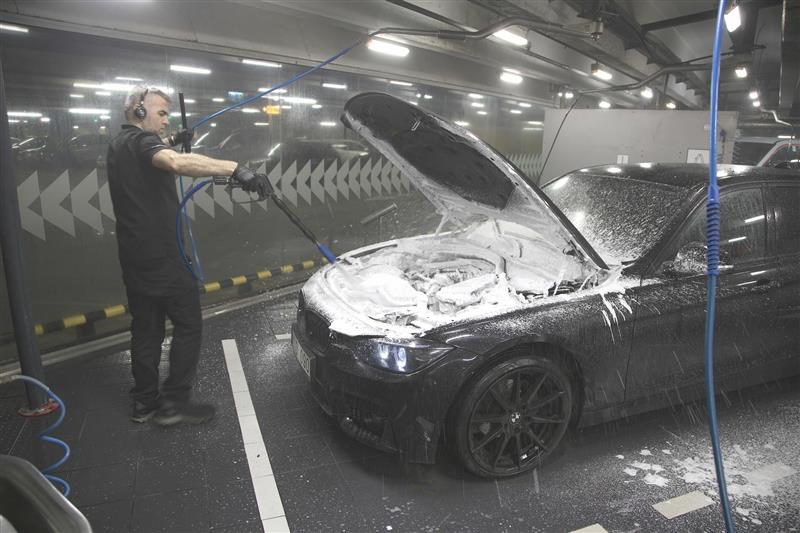 Švara po variklio dangčiu: kodėl tai svarbu?