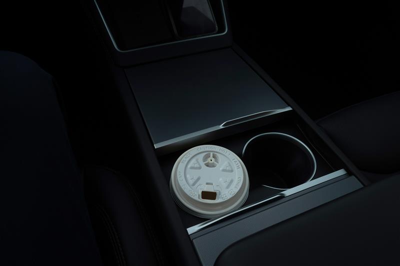 Kvapo šalinimas automobilyje: ar visada pakanka oro gaiviklio?